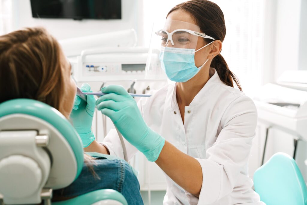 Com que frequência devo fazer o check-up no médico dentista?