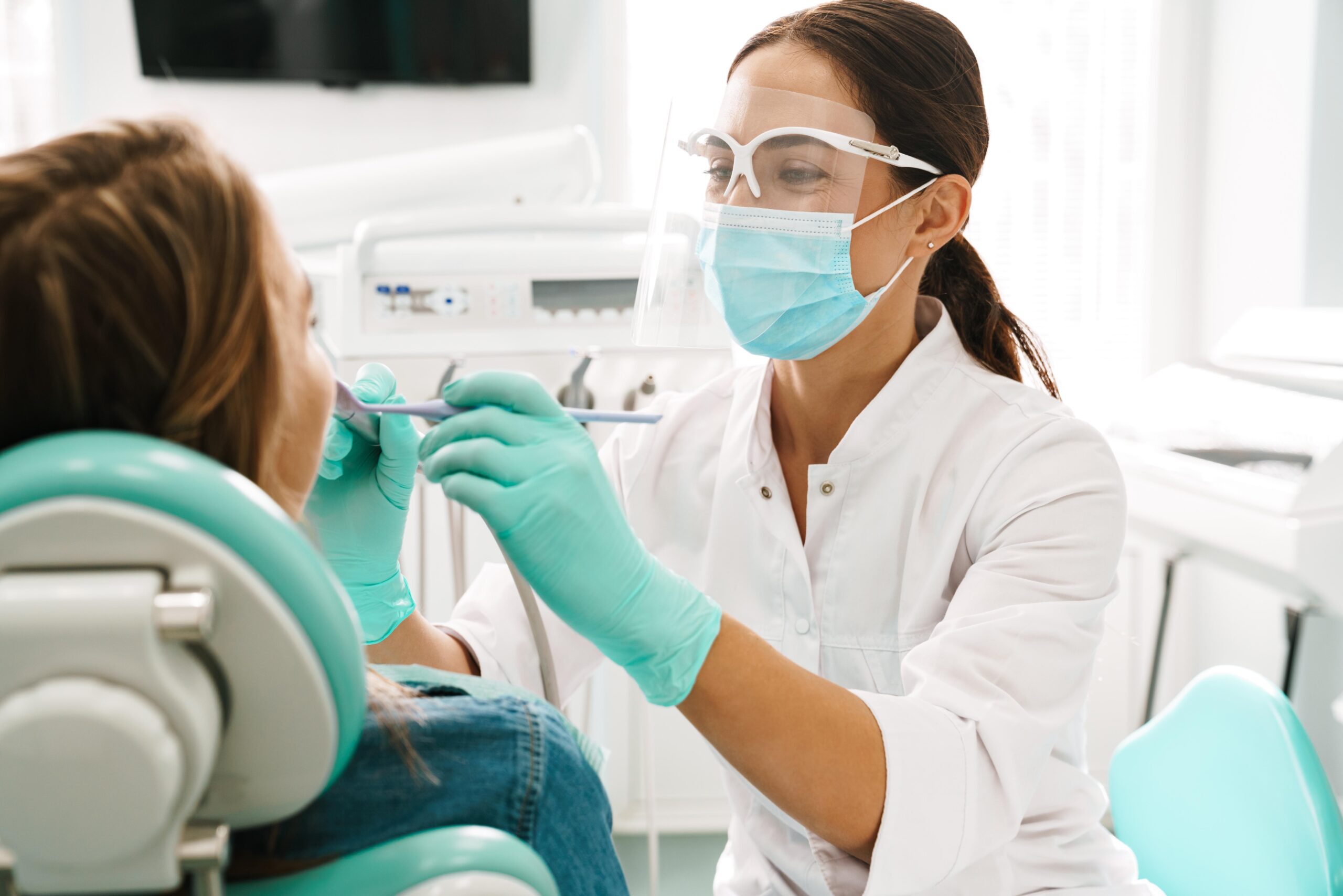 Com que frequência devo fazer o check-up no médico dentista?